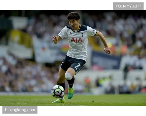 孙兴慜下场后偷偷拿出豪车钥匙，旁边队友差点羡慕哭了